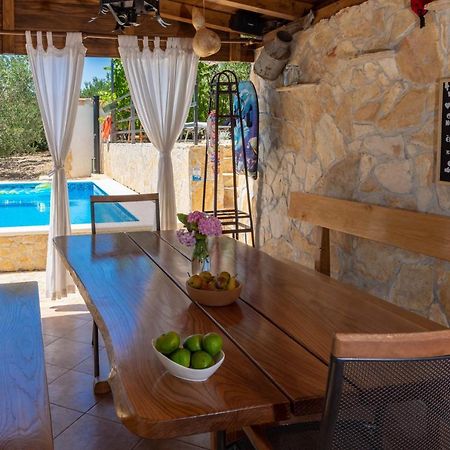Plum Holiday Home Kaštel Stari Exterior foto