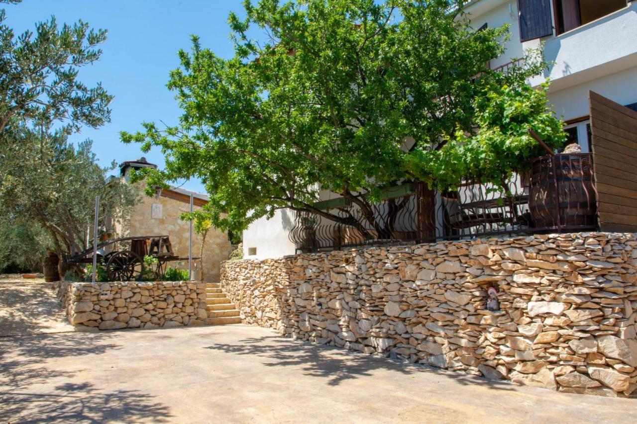 Plum Holiday Home Kaštel Stari Exterior foto