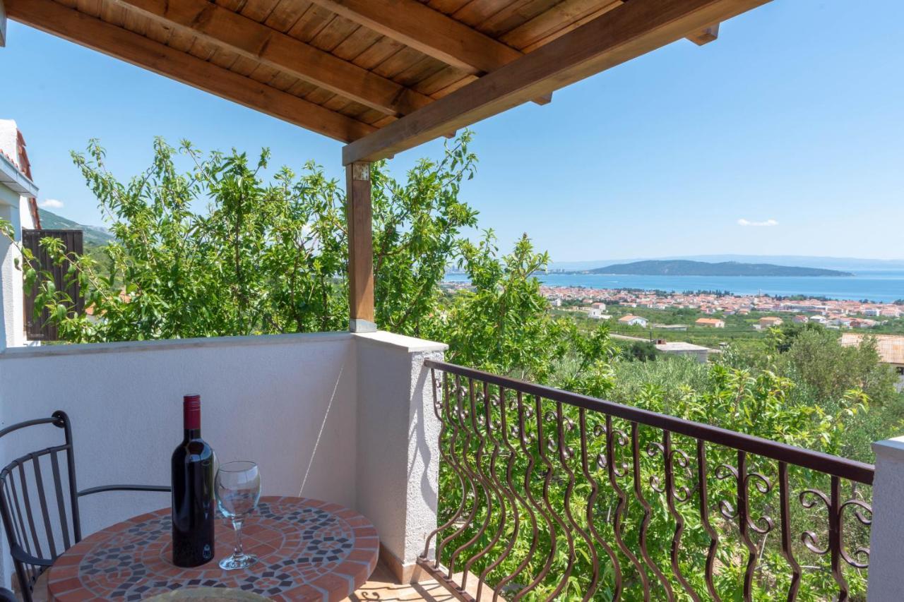 Plum Holiday Home Kaštel Stari Exterior foto
