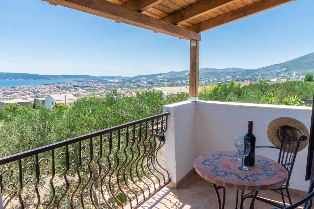 Plum Holiday Home Kaštel Stari Exterior foto