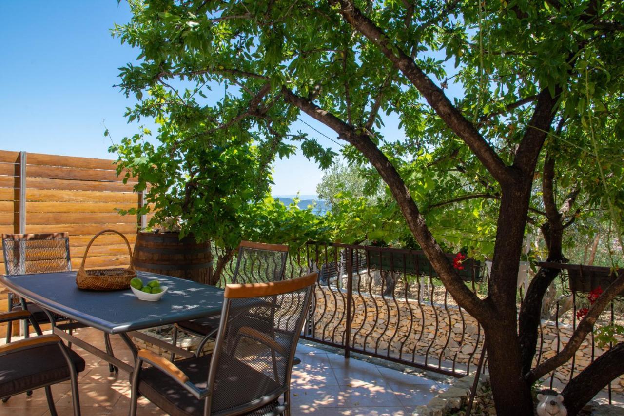Plum Holiday Home Kaštel Stari Exterior foto